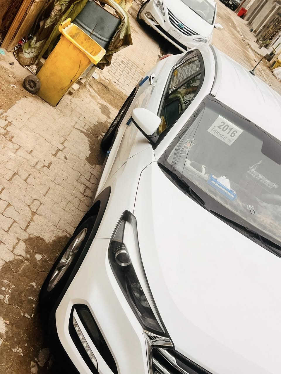سلام عليكم سياره توسان للبيع وارد مريكي موديل2016  رقم ‏سليمانية راعيها موجود سياره طابه العراق كلين بدون ضربه فقط بيها صبغ ثلاث قطع سيارة جديده متعوب عليها تخم كامل تايرات جدد  حداده جديه تبريد شغال تحكم ستيرن سعر سياره 150 اني مكلف بل نشره مو اني صاحب سياره رقم الهاتف ***********
