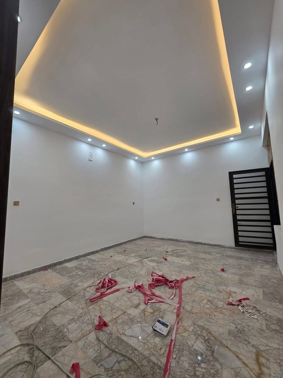 #حمورابـي_لـــوساطة_الــعقار🌹
دار للبيع مساحة 150متر 
الموقع حي الجهاد الضباط 💯
قرب الأربع شوارع قرب جامع محمد رسول الله
قريب جدا من الشارع العام.
بناء حديث 2025  ديكورات درجة أولى 🏛️
يحتوي على 4 غرف نوم 
حمامات عدد 3 

للاستفسار الاتصال *********** يوجد واتساب 📞
