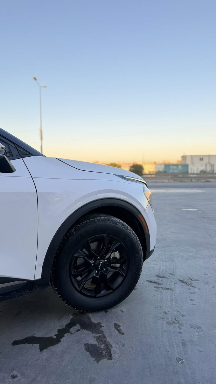 Kia sportage Xpro Prestige
كيا سبورتج اكس برو برستيج تو كلر
موديل 2023
مكينه 2.5 دوش
ماشيه 22,000mil
اعلى فئه بالسبورتج 
فور ويل
كامرات محيطيه 360ْ
رادارات توقف ذاتي
حساس امامي خلفي
تحديد مسار 
اوتو هولد
اوتو ستوب
نظام منحذرات
هاند بريك اوتو
جنطه شفط
شاشه ديجتال 4 وضعيات
4 انظمه للقياده
بانوراما 
ويل 17 تاير جبلي بلادي
تبريد قطعتين
كشنات جلد تدفئه وتبريد
خزن ميموري 
ستيرن تدفئه
شحن لاسلكي
الخ.. 
حادث السياره 3 قطع 
بنيد + جاملغ السايق +باب السايق
مكان السياره بغداد الدوره او الكراده 

‭0773 180 4969‬
السعر : 200$ وبيها مجال للشراي
‼️لايتات فول LED وكلهن شغالات بس بالتصوير مامبين .
