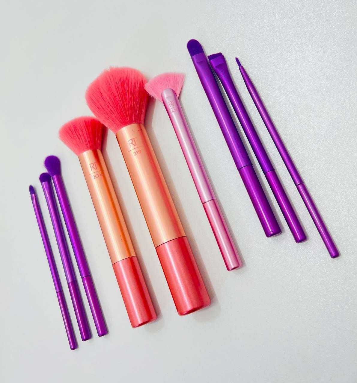 هذه مجموعة فرش مكياج "إنستا آرتيست" من ريل تكنيكس (Real Techniques Insta Artist Brush Set)، وهي عبارة عن مجموعة شاملة من 9 فرش أساسية للوجه والخدين والعينين. تتميز الفرش بشعيرات صناعية فائقة النعومة ومقبض خفيف الوزن يتيح تحكماً دقيقاً، وهي مناسبة للمبتدئين والمحترفين على حد سواء. يمكن استخدامها مع مستحضرات المكياج البودرة، السائلة،

قطعة / 14


**إذا كنت صاحب هذا الإعلان وتريد حذفه لأي سبب، رجاءا أرسل رسالة إلى الدعم الفني**