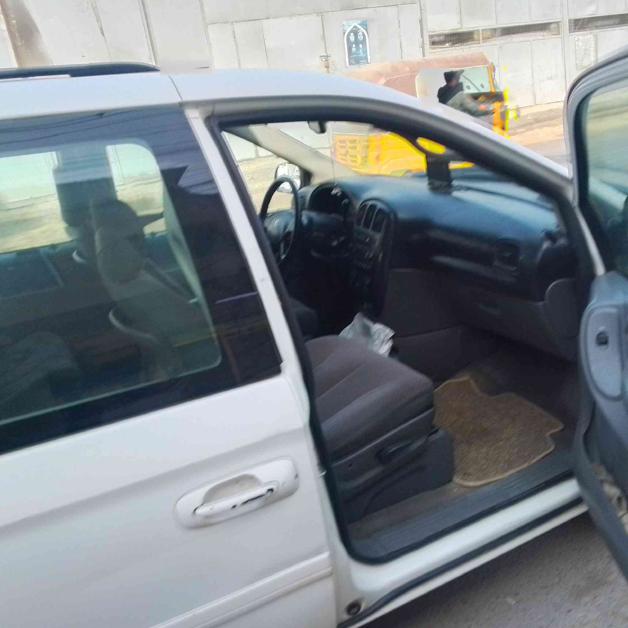 دوج كرفان 7راكب سياره حلوه وجاهزه من تبريد قطعتين  ثلج تخم تاير محرك وكير اوتماتيك تعلك كهربأيات كله شغاله دواخل ابلاديه ترايك بصره 82ورقه بيه مجال لطيبين   عنوان بغداد مدينة الصدر شارع الفلاح ***********
