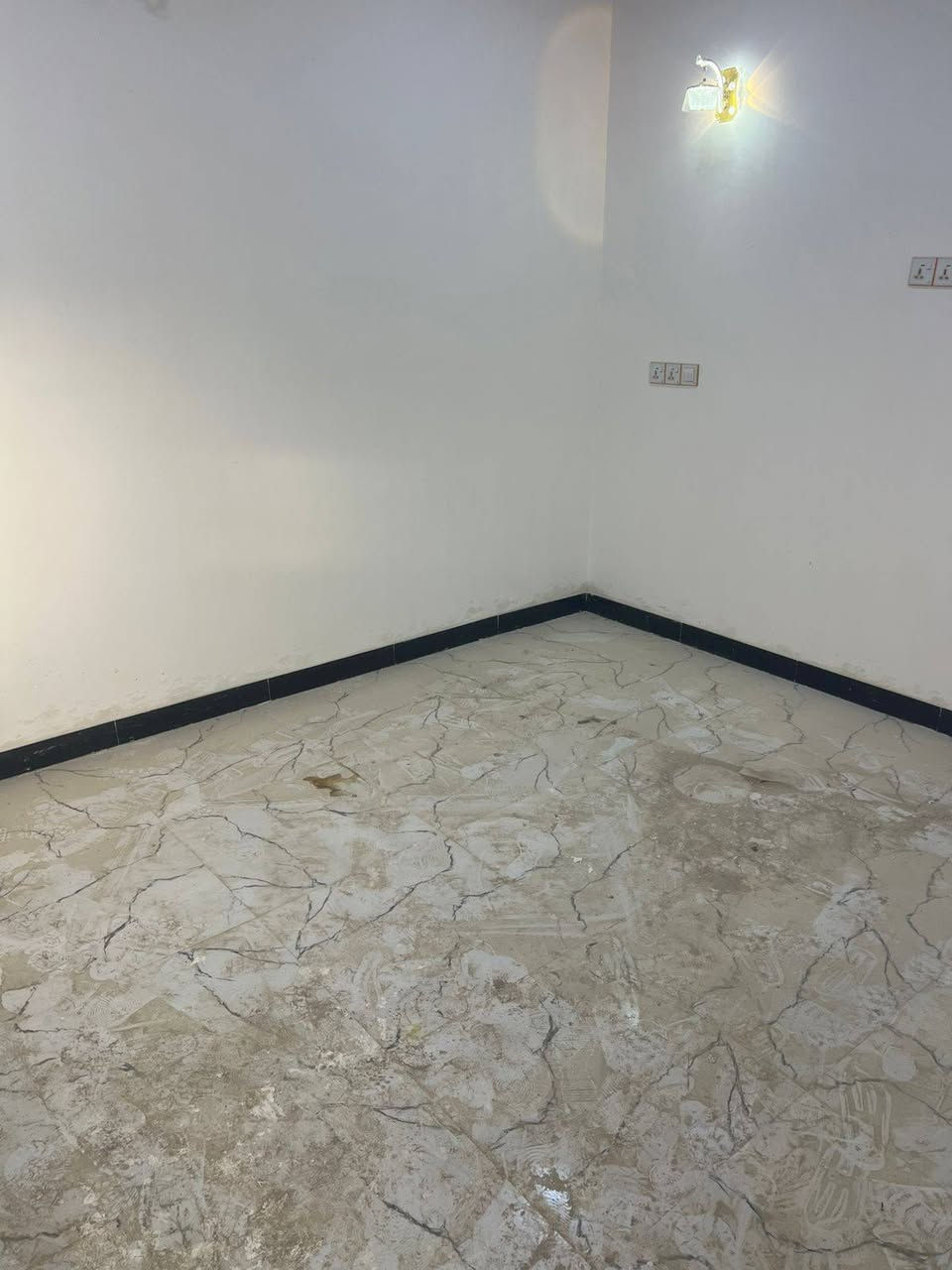 السلام عليكم يتوفر بيت للبيع المساحة 75متر في منطقة الشبانات قرب البزل الاول البيت طابق واحد يحتوي على غرفة نوم وصاله ومطبخ واستقبال وصحيات خدمات كامله مي ومجاري وكهرباء وتبليط الاستفسار عن السعر ***********
***********
