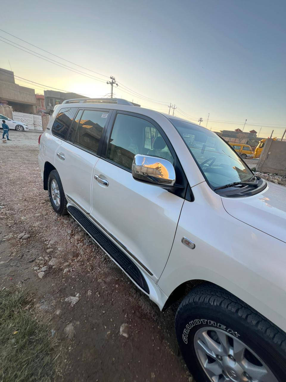 السلام عليكم🌹
لاندكروزر موديل 2011 ستينية🤍
 فول مواصفات👆 
 فتحة شاشة حساسات أمامية وخلفية كاميرا ثلاجة كشنات جلد  كهرباء تحكم ستيرن لايتات زنون
 ستة سلندر ماشية 150الف  مكفولة من الصبغ والضربة والتبديل 
رقم شمال بسمي سنوية جديدة
 مكان السياراة حلة 🙏
سعرها 325 وبيها مجال بسيط حگ الجيه 🤎
رقمي *********** متواجد عل واتساب و الماسنجر
