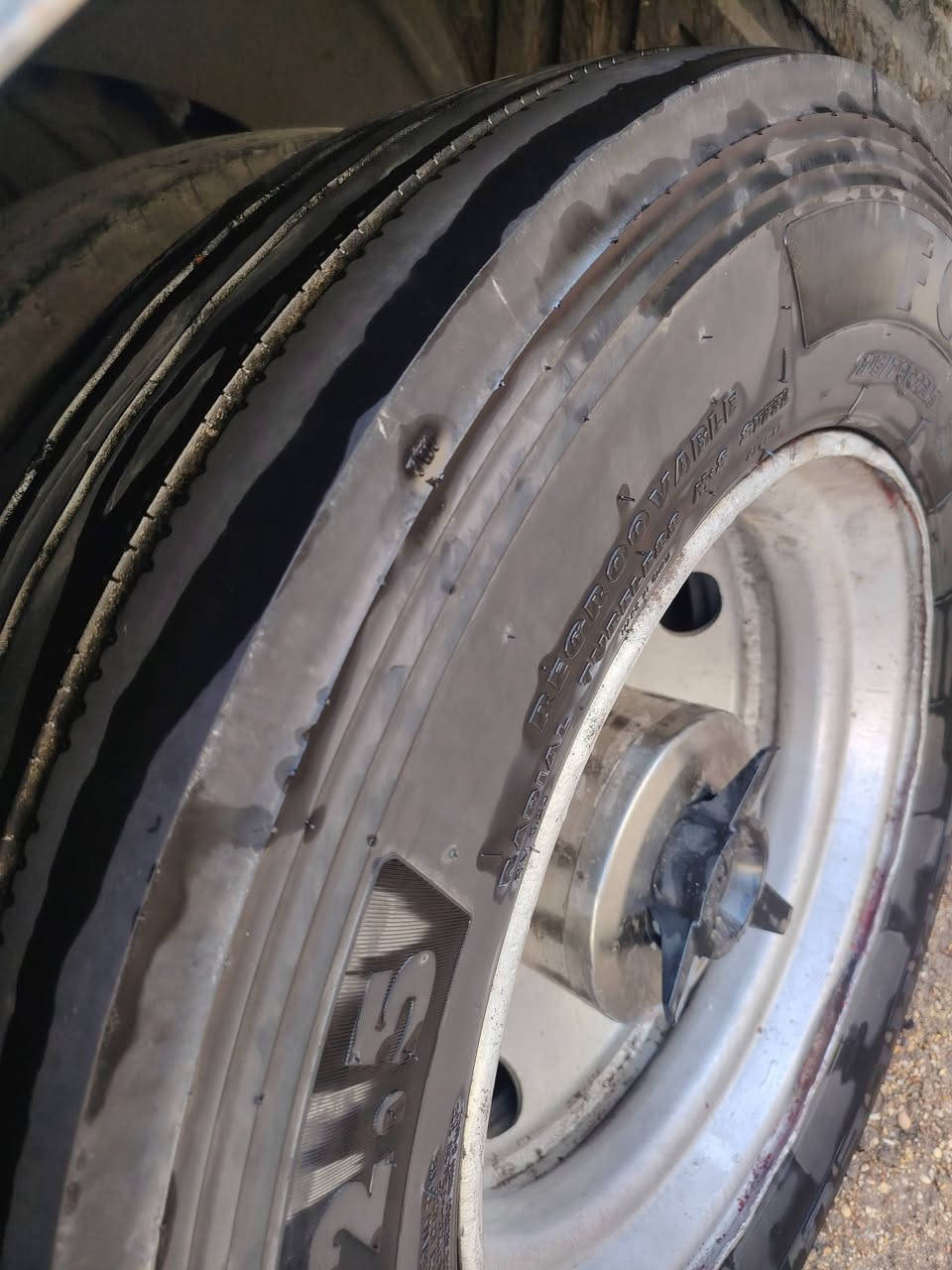 تخم تاير مستخدم للبيع العنوان بغداد ابو غريب حجم/ 22 ونص  ***********

