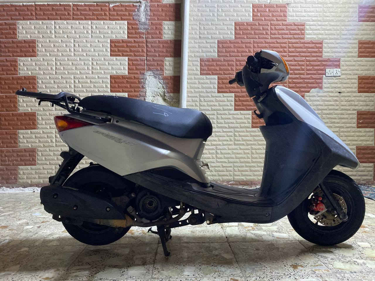 دراجة بريز ياباني جديدة لوك
سرعة 140 نوزل خطين اسلف اصلي 
كفرات اصلية ومختمه ختم واحد مع محرك 
ستاند كهرباي حساس وراقها ابسمي ماشيه 21
شراي يتصل ***********
شرط كفاله عامه من كلشي جيب فيتر وتعال فحص
