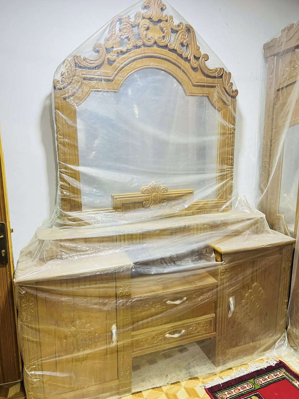 السلام عليكم غرفه نوم اخشاب جديده ما مستعمله عراقي تزكام للبيع السعر 1250 الاتصال على*********** البصره حيانيه
