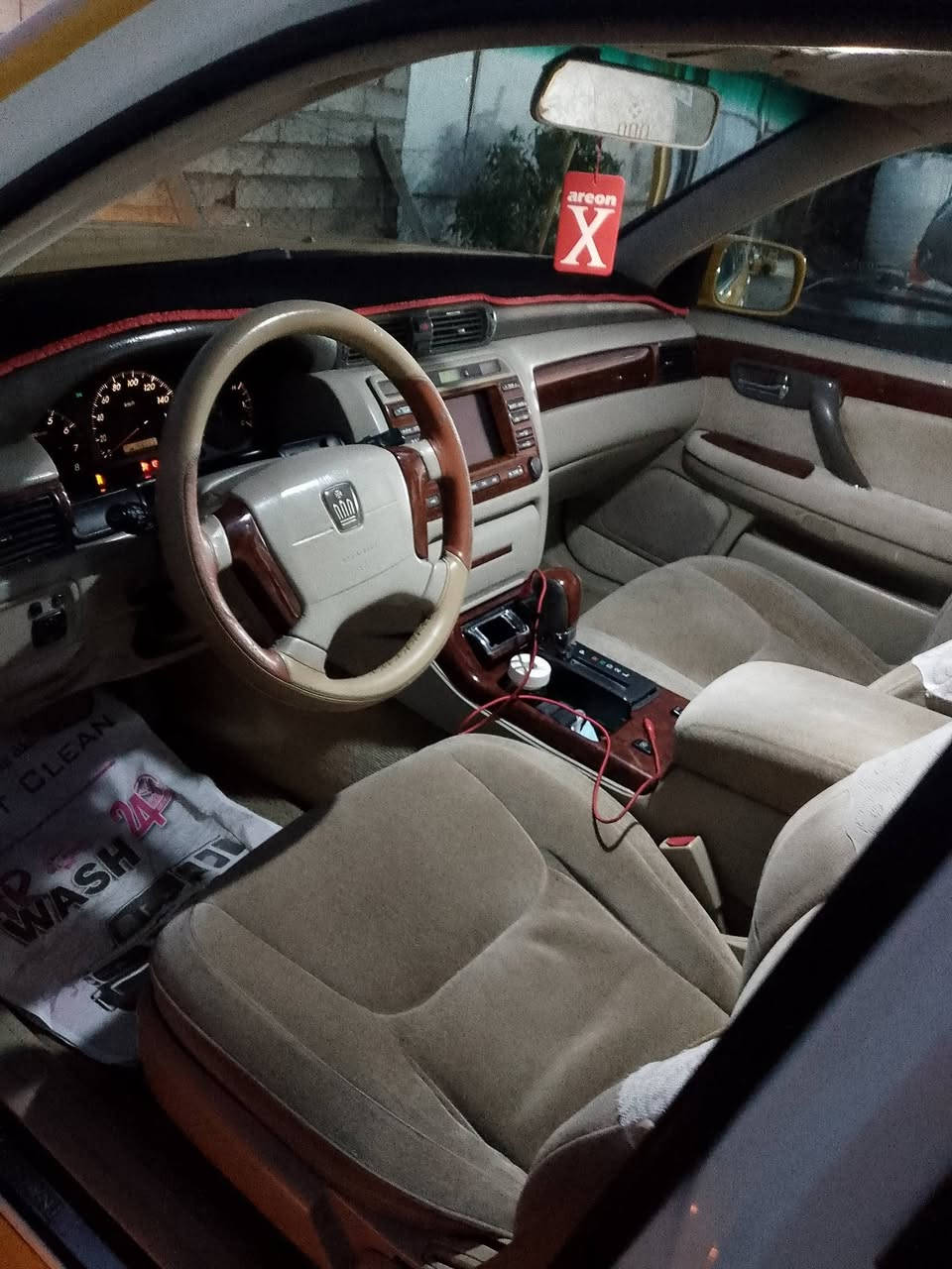 السلام عليكم سياره للبيع ملكه كفاله عامه من الكص من الضربه مكينه ميه بل ميه حداديه 85 بل ميه تايرات 85بل ميه تبريد ثلج شاصي 71 سياره رقم صدامي السعر 65 وبيه مجال رقم الهاتف ***********
