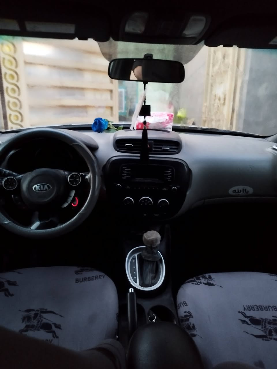 كيا صول  للبيع 
موديل 2015
محرك 2000
السعر 105 وبيها مجال بسيط 
***********
