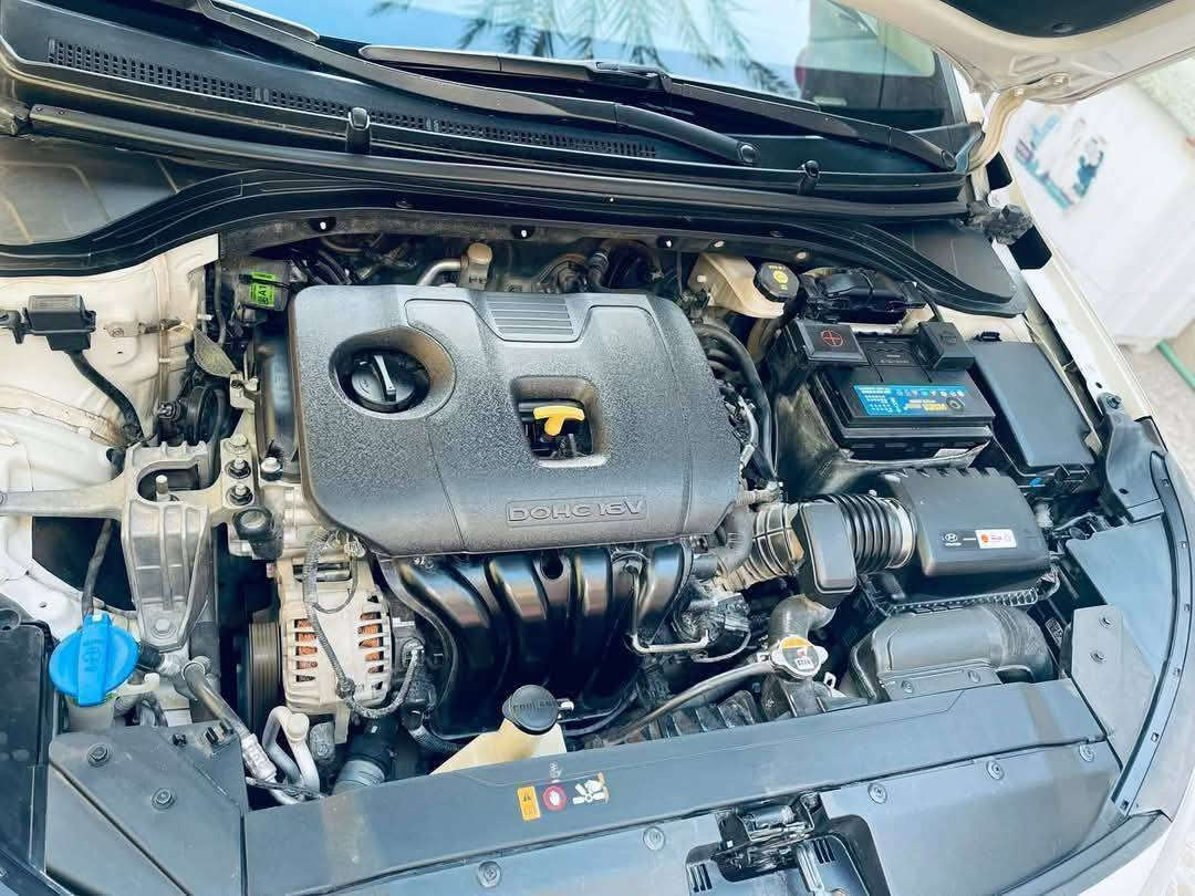 السلام عليكم} 
 هونداي  النترا 2019  شكل 2020   فول 1/1 وارد خليجي 
مواصفاتها  بصمه  فتحه   بصمت ابواب  بصمه   جنطة .
*سياره ماشيه 80/الف حقيقي
* رادرات 
* رقم النكليزي جديد  هزه جديده  
* فول تحكم ستيرن 
* لايت لد زنون اصلي 
* محرك 2000 دوش عالي + كير  AT  لمرغوب 
* شاشه 
* كشن جلد  لونين داخل مشمشي 
* دواخل السياره نظيفه 100‎%‎ 
* كامره خلفيه  + حساسات
*كامره   /اماميه 
* تبريد ثلج / تدفئة
* تخم تاير جديد كوري 
* حداديه بلاديه ونظيفه 100%
*مري شفط  + تبريد قطعتين 
* وبعد بيهة مواصفات  ما مذكورة 
* رقم بغداد/انكليزي ( سيارة  بسمي  ) 
* 《》   كفالة عامه «» 

(( مكاني بغداد ))  

(( السعر 125 ))بيع مستعجل جدا 

 رقم. ***********
