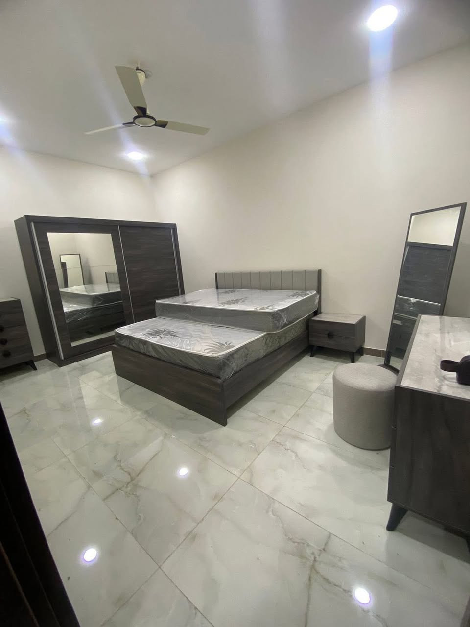 للايجار في السيديه طابق ارضي 
منشور رقم (556)

🌐 مساحه 120متر  

💠 3 غرف نوم

💠صاله

💠مطبخ 

💠وخدمات

بدل الايجار مليون وربع 

📍موقع : السيديه - مربع التصنيع   

⚜️للاستفسار ولتواصل الاتصال ع ارقام

*********** 
***********
‎ او زيارة موقع المكتب الكائن السيدية شارع الظباط قرب مجمع السفير
