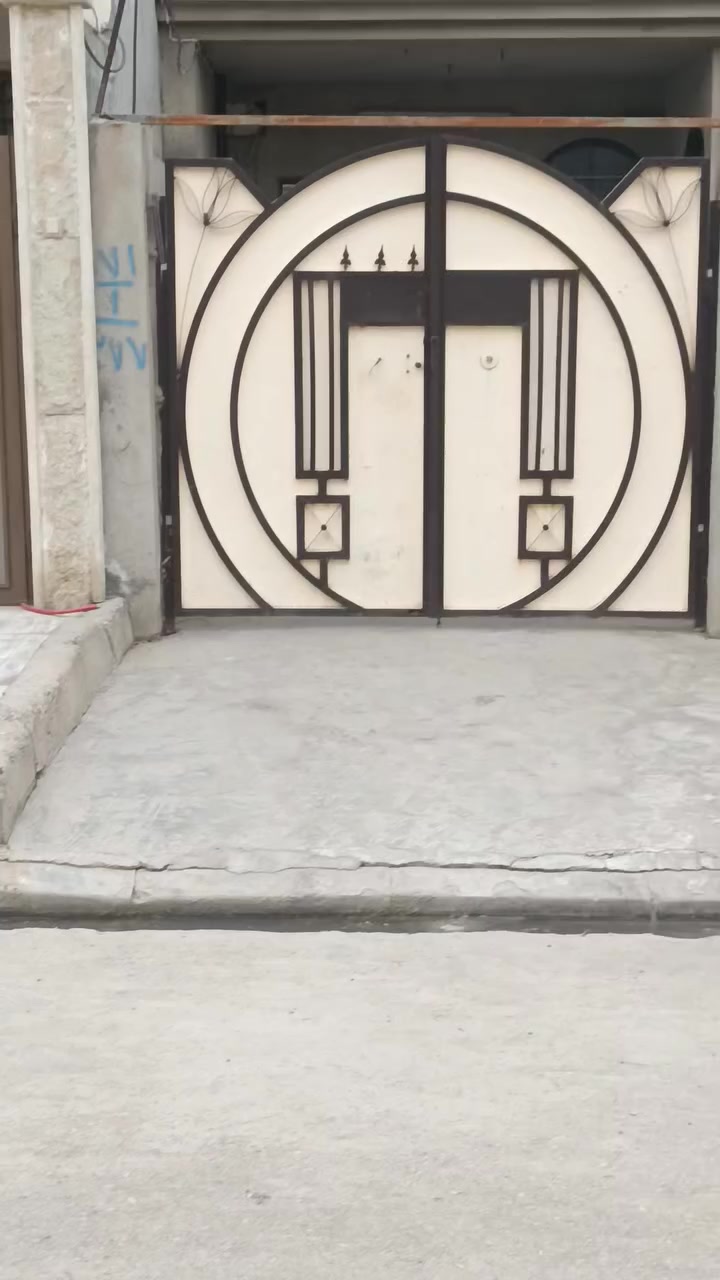 سلام عليكم بيت للبيع مساحه 150متر السعر 110وبي مجال حي شيماء الاولئ قرب بنزيخانت الحاصود الاستفسار  عل خاص اوعلى الرقم***********
