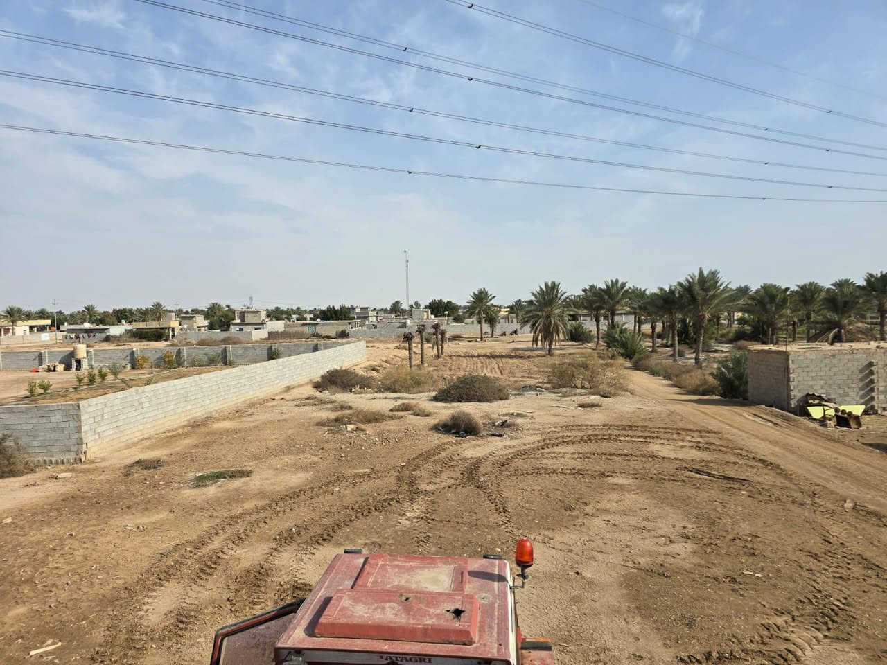 السلام عليكم
للبيع قطعه ارض المساحه دونم ونص
عل 117 عقدهة  يوجد كهرباء ماء بيهة
وجه عل شارع العام طريق كوت بغداد
العنوان واسط العزيزية مقابيل المحطه الحكوميه محطه ابو نور باقي التفاصيل اتصل ودلل رقم الهاتف***********
