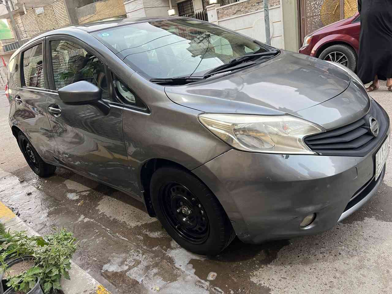 السلام عليكم
نيسان فيرسا نوت 2016 كير عادي
محرك 1600 شاشة كامرة حساسات خلفية
حادث امريكة جاملغ مصلح بنيد مبدل 
هنا بلعراق واكع عليهة قمرية حافت لجامة لفوك وشبر بلتكم مصلح بس من برةصبغ باب سايق 
بغداد البلديات السعر 68
 للستفسار ***********.
***********
