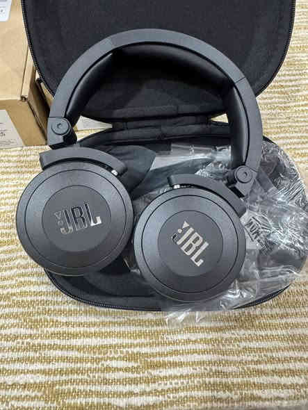 عندي قطعتين الوحدة ٧٥ الف  ماعندي توصيل***********
