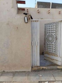 بيت ١٠٠م • خلف صفي الدين • بدون خدمات