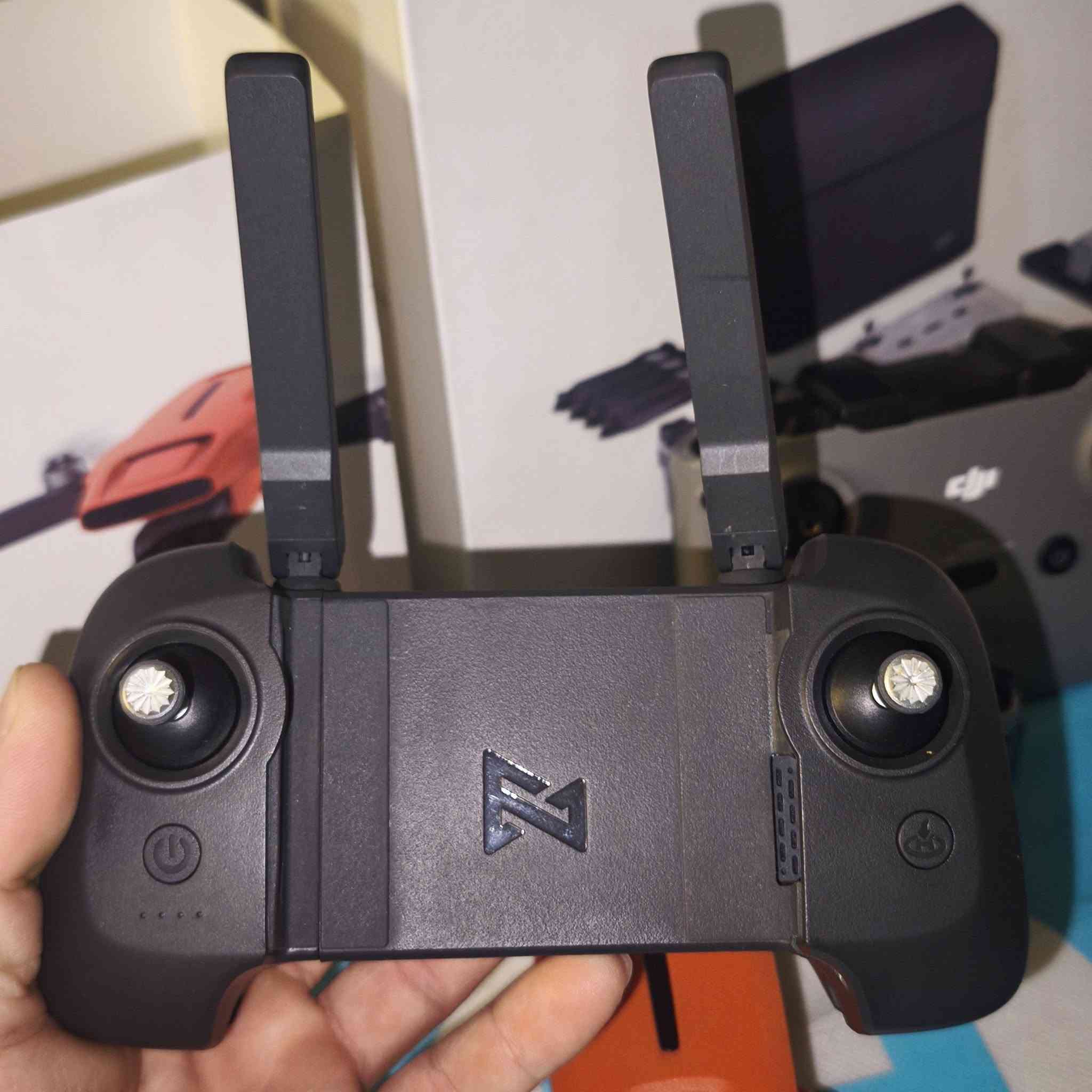 درون fimi mini 3. نضيف 100 بل 💯 
درون بطارية وحدة  كاميرة مالهو 48 ميكابيكسل. 4 ك 60 اطار.  Zoom مالهو 12 x👇 موجود تصوير جوه 👇
  📌🚕  توصيل فقط كركوك 📌موجود فقط 
🌐(((سعر درون 330 الف  )))  بي مجال 🌐للحجز عل واتساب *********** 📞👑
