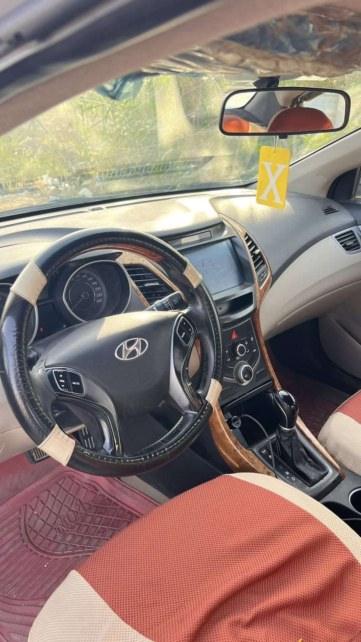 السلام عليكم
النترا ١٦ خليجي رقم ديالى باسمنا بيها باب مبدل بلاد فقط باقي وبيه صبغ ربع جاملغ امامي وشويه يم قبغ البنزين وبيها دوسات صبغ السياره محرك ١٨٠٠ دوش فول مواصفات سعرها بلاش ب١٠٧ وبيها مجال مكاني دجيل او ديالي 
    سعر امريكي.                     ***********
