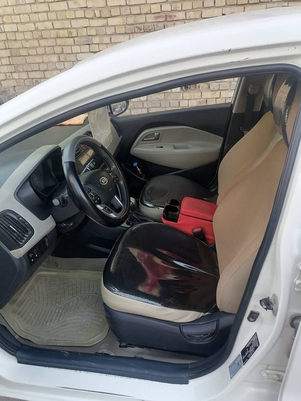 سياره كيا ريو 2012 بيه جاملقين صبق رقم واسط تبريد تفيه بسمي السعر ٨٥ وبيه مجال بصيط ***********
