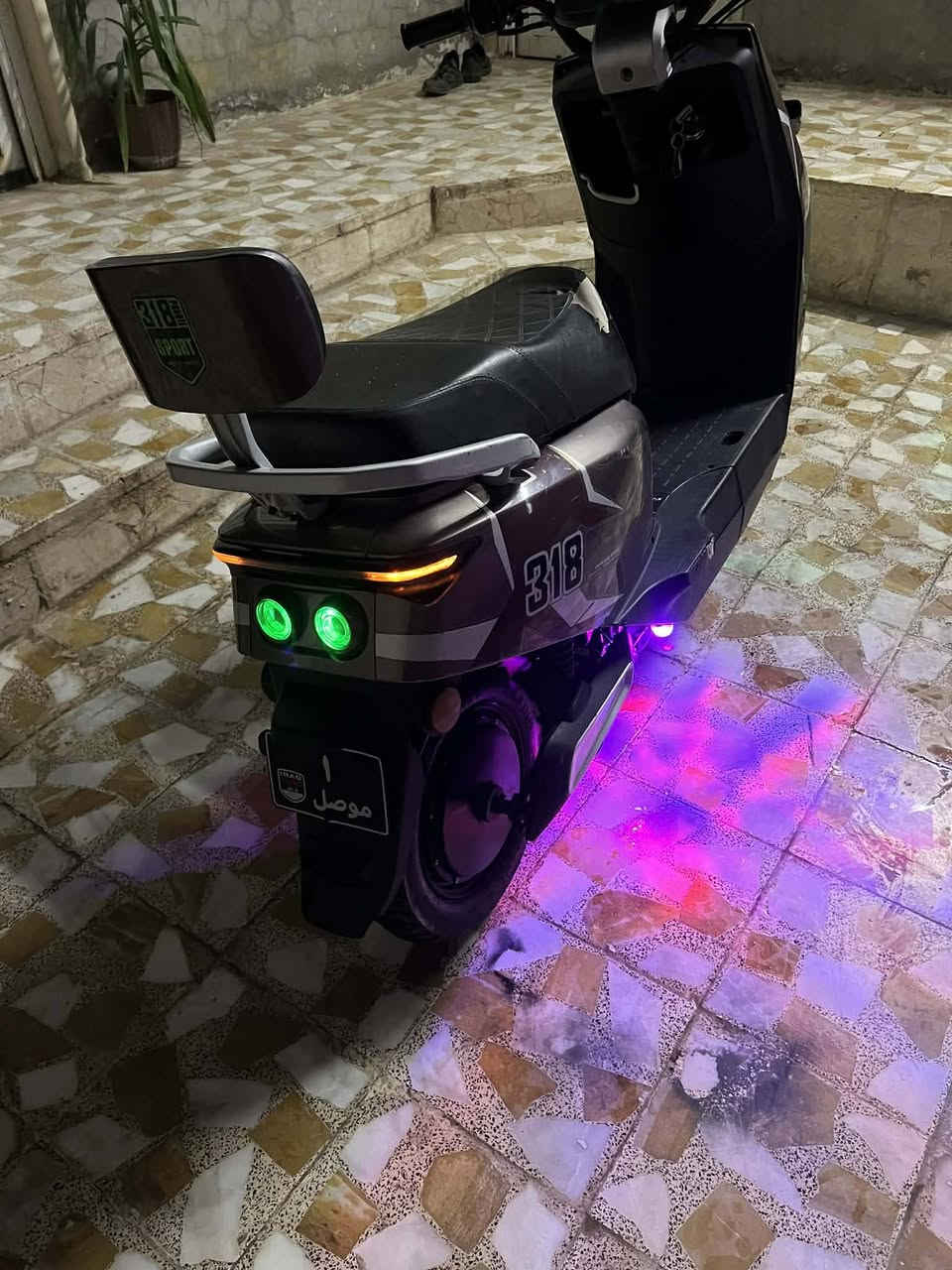 سلام عليكم لبيع 318
6 بطاريات شرط نضاف وعل فحص 
لون جوزي.  اشاير لايتات كلو شغال 
ماطور نضيف ملف عقل.  كله نضيف 
موصفات اله 318 معرفا 
***********.  رقمي 
سعر 425. 
مكاني مزارع زيونه الي يم المرور 
عيوني لا تخابرني وتكلي شبي. بطاريات نضاف وماطور نضيف وكدام العين والكل عله باب الله الله يرزقق الجميع
