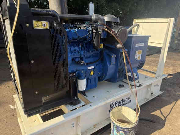 معرض مولد للبيع بيركز نكليزي اصلي ٤ بستم سوبر انتر كلر ١٠٠ كيفي ابلادي لأصرف ولا بخار تشغيل جهاز برودكشن اتو نضام حمايه كامل عنوان بغداد رقم الهاتف ***********
