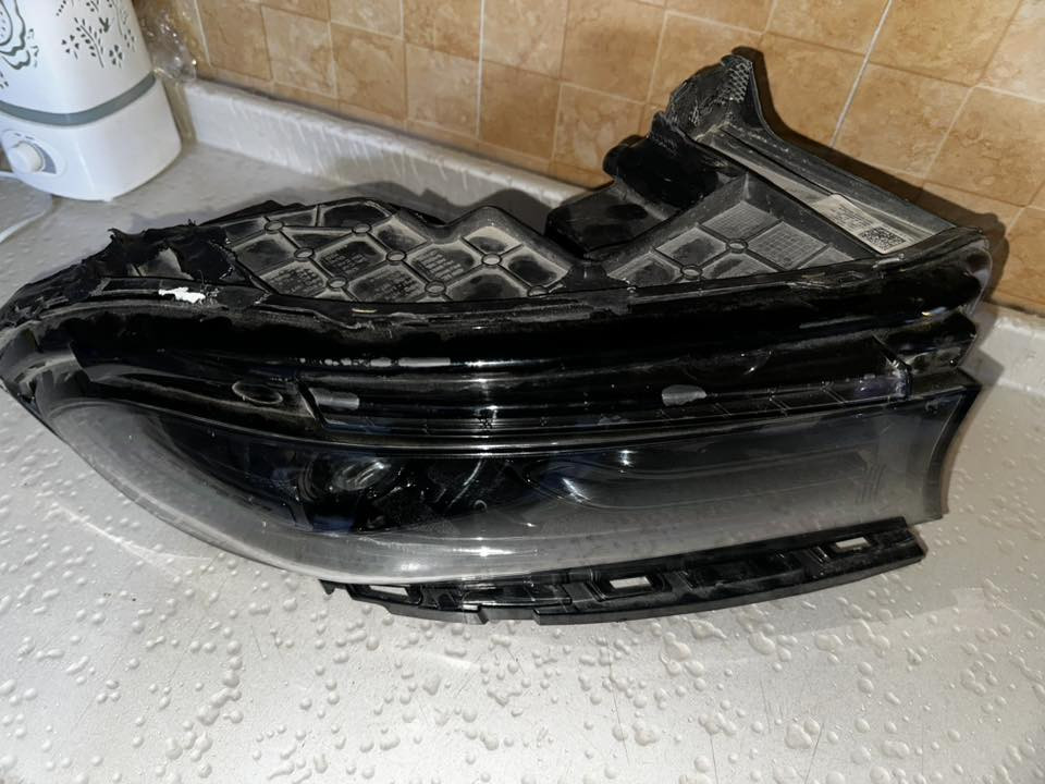 سلام عليكم
لايت جارجر 2023 فول زنون
بلادي مفتوح من السيارة جهة السائق
مبدل جامة
بدون اي خلل
250 دولار وبي مجال
اربيل
***********
