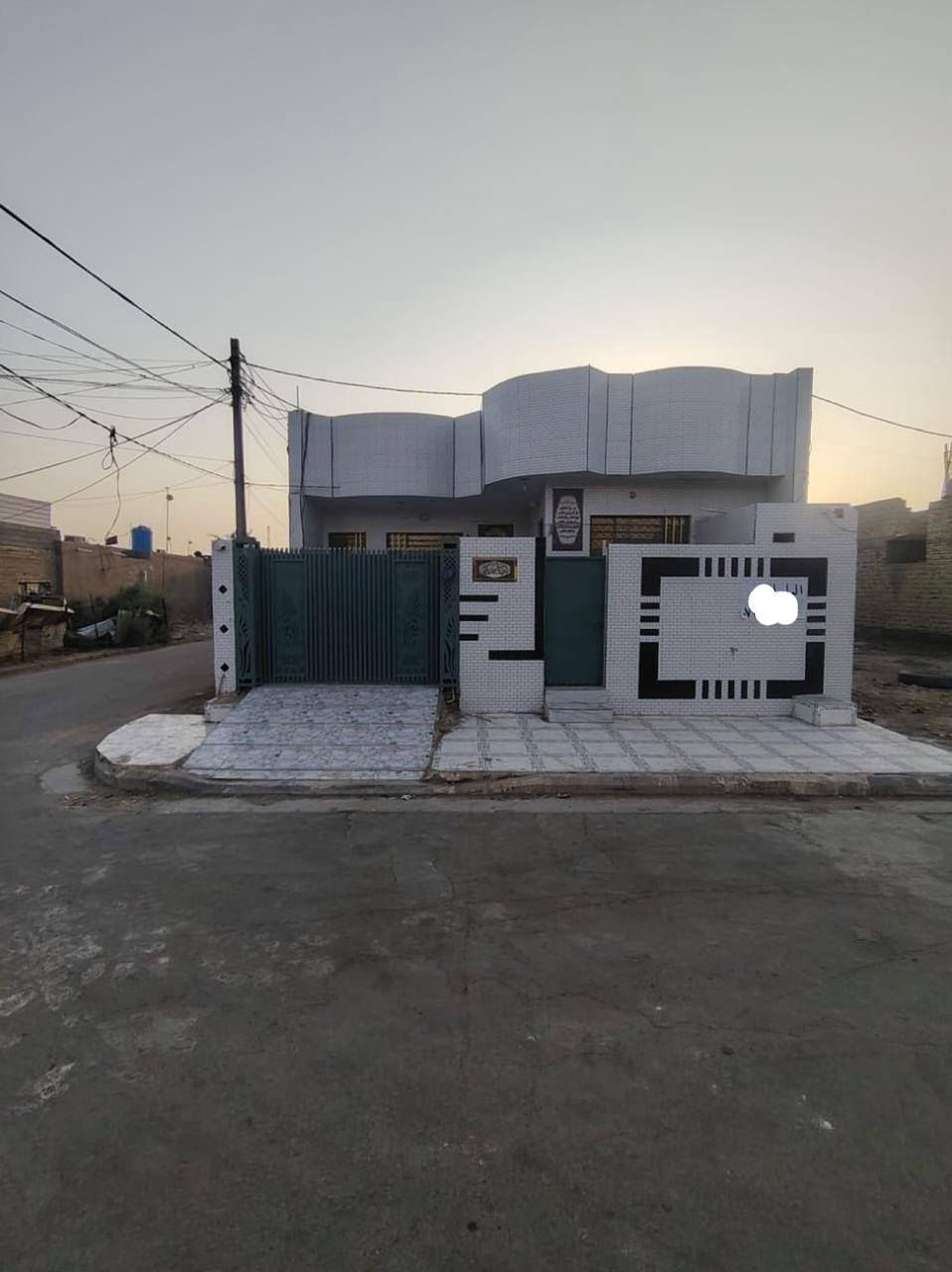 سلام عليكم بيت رقم  معامله كامله للبيع مساحه 180م البيت ركن ع شارع ٢٠ بناء حديث المكان حي الامام الصادق نهايت شارع دفاع المدني موقع كلش حلو الاستفسار ع هذا الرقم،  ***********
