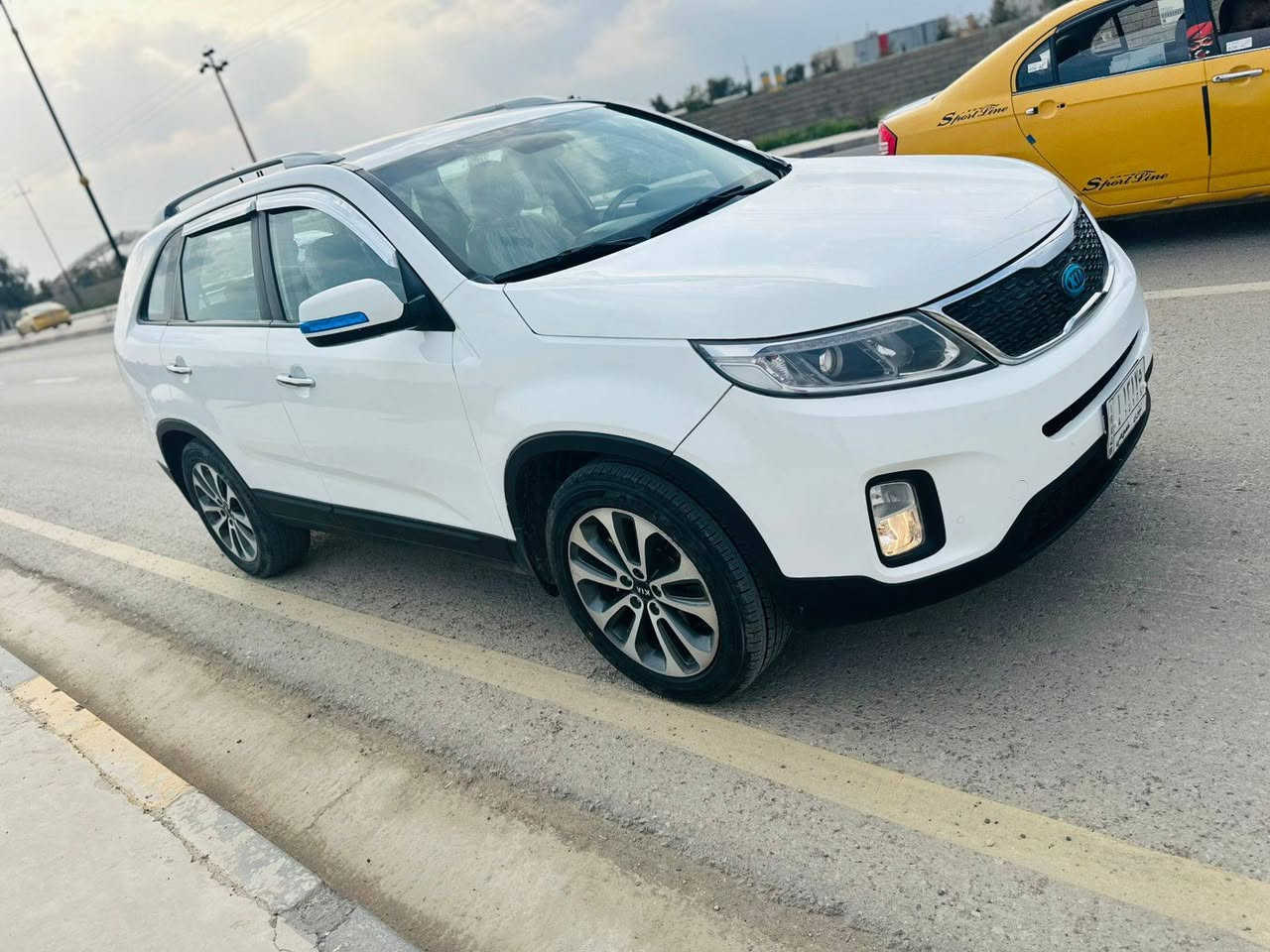 سورنتو موديل 2013. محدث 2014

محرك V6  مفتوح تاخذه شرط 

كير شرط.كوبون بانزين 
ضررها طخة خفيفة من ورة  وتاخذها وين ما تريد سونار فحص 
تايرات جديدة 
سيارة نظيفة  السعر 190 بيها مجال للشراي للتواصل ***********
