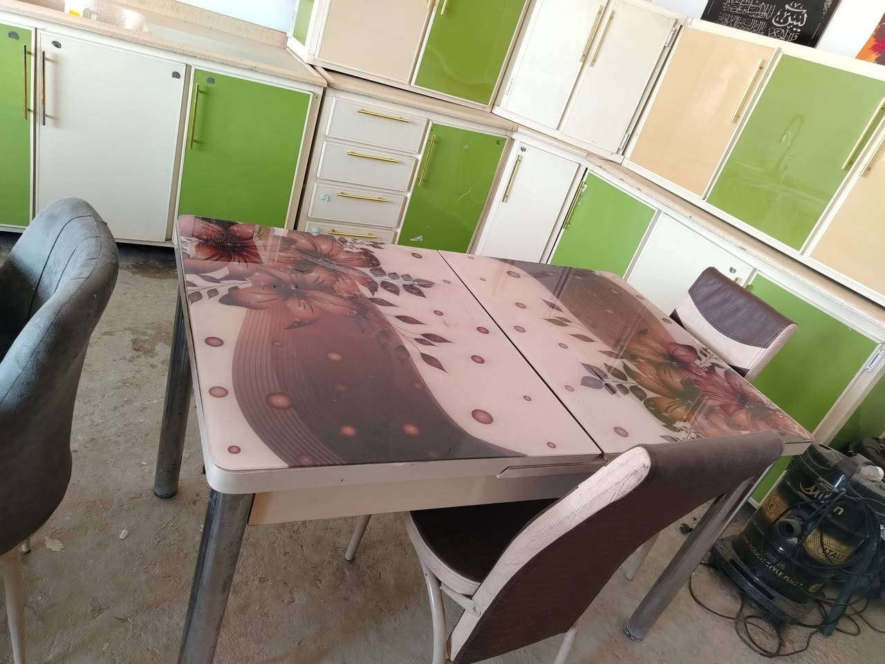 أرخص اسعار الباله يمي وبس *********** العنوان بدايت صعدت جسر الأخضر الي يطلع ع مجمع طالقاني ع ايدك اليمنه مجاور معمل ثلج نعمانيه يالله
