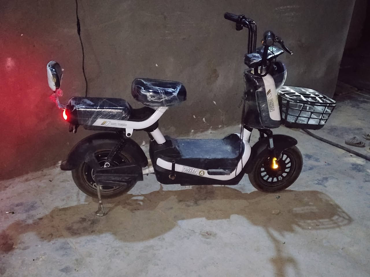 سلام عليكم ورحمه الله وبركاته دراجه شحن شركت ريان مكان ناصرية مركز
بطاريات جديد
كهربايات جديد 
حجم 16
سويجين 
و بصمه
سرعه99
تمشي 25 كيلو 
دراجه جديده 
رقم *********** واتساب او رصيد
ما تواجد فيس بوك
