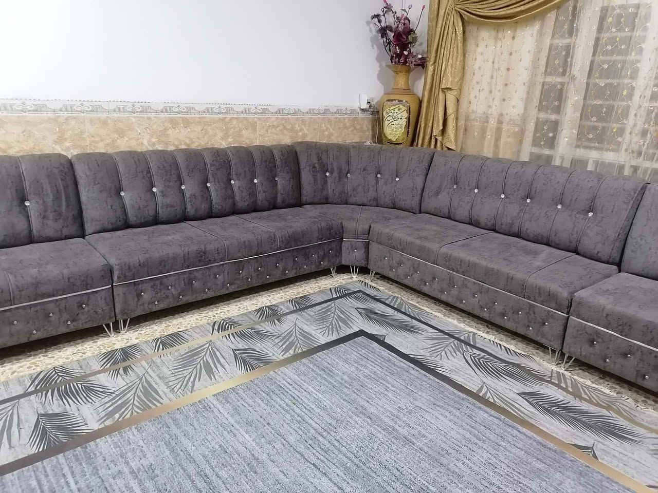 ديوان ٩ متر و٢٠سم خشب عراقي ثقيل دوشمة جديدة شرط القماش والخشب والاسفنج إكسترا السعر ٤٠٠ الف للإستفسار على الرقم *********** و*********** موصل الحدباء
