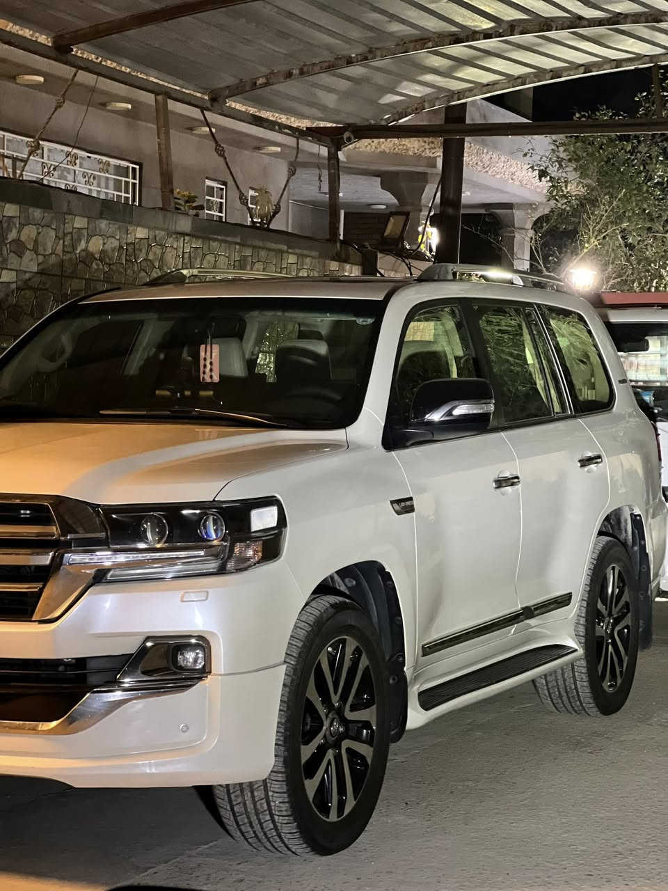 سلام عليكم للبيع لاندكروز موديل ٢٠١٩ ساز باب اول فول (ماشي (٧٠)🌺🌹🌺محرك ٨سلندر )رقم اربيل دولي سياره مكفوله من صبغ وضربه والشخوط (فتحه في السقف وبصمه وكشنات جلد وكهرباء وتحكم استيرن وتشغيل عن بعد حساسات امامي وخلفي وكامرات وشاشات عددثلاثه و٨يرباك ولاليت اسود وطفايه (امانه الله ورسول سياره مال بيت تخم تاير جديد ومحرك وكير وحداديه وكاله شركه الله شاهد سياره بجيس وبلخير على الياخذه مكانه كربلاء المقدسه الشراي يتصل (***********)(***********)والسعر ٥٤٥وبلاش للاعزاء وشكرا
