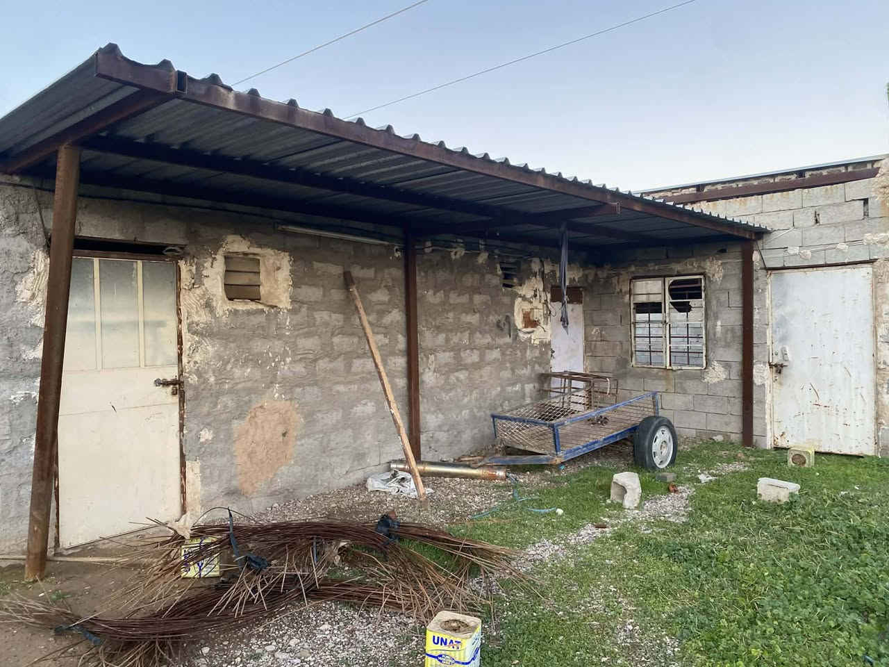 سلام عليكم
بيت ومربط حلال لليجار معه الصرايف مكان طوز خورماتو مقابل مطعم دشتي بهشت على شارع العام مجهز كامل مكمل على مشروع مباشرتآ 
الاستفسار الاتصال ***********
