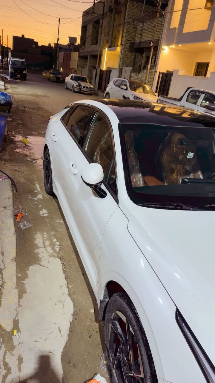 كيا كي فايف 2024  (vip مواصفات خاصه) 

قليل منها السياره كلها بيانو بلاك 

داخل جلد مشمشي مع صاج رصاصي 

اعلى فئه بشركة نيم فول 1/1 
ماشيه 57000الف كيلو  وبل ضمان 
خليجي كفاله عامه 
ضمان 5 سنوات شاشه 3 سنوات سيرفس 
سنه مجانا
محرك 2500 
مواصفات هوايه
بانوراما 
بصمه 
تشغيل عن بعد 
كشنات جلد مشمشي مميز 
كشنات كهرباء 
تدفئه تبريد بل مقاعد 
أناره داخليه لمس اوتو هولد ترحيب عن الاقتراب وعند إطفاء السياره انارة داخل يدات الأبواب الوان مع مود القيادة كامرات 5 رادارات جانبي امامي خلفي حساسات امامي خلفي شاشه تحذير عند اقتراب سياره أصوات تحذير مع تشغيل إشارة الجانبيه نقط عمياء تحذير تصادم عند فتح الباب توقف ذاتي مرايه قلاب فتح الصندوق عند الاقتراب صندوق كهرباء شفط كشنات حار بارد تشغيل عن بعد اطفاء عن بعد فتح وغلق الجام عن بعد مرايه وسطيه تعتيم مقاعد خزن كهرباء قفل الجام والأبواب من الداخل لسلامة الأطفال وبعد بيها 
السعر. 230$ وبيه مجال قليل بيع مستعجل 
مكان السياره بغداد الدوره ***********
