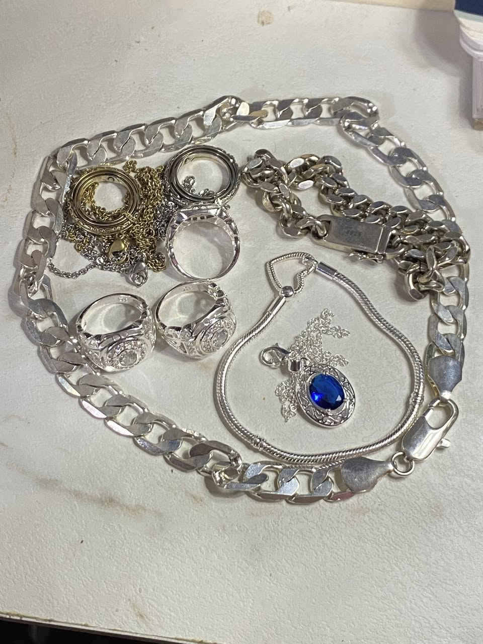 السلام عليكم 🫡 

مجموعه فضيات باله شرط الختم 
وصار فتره كلش طويله اجمع بيهن
قيم بل يرضي بي الله وخذ 
رقم الموبايل ***********
