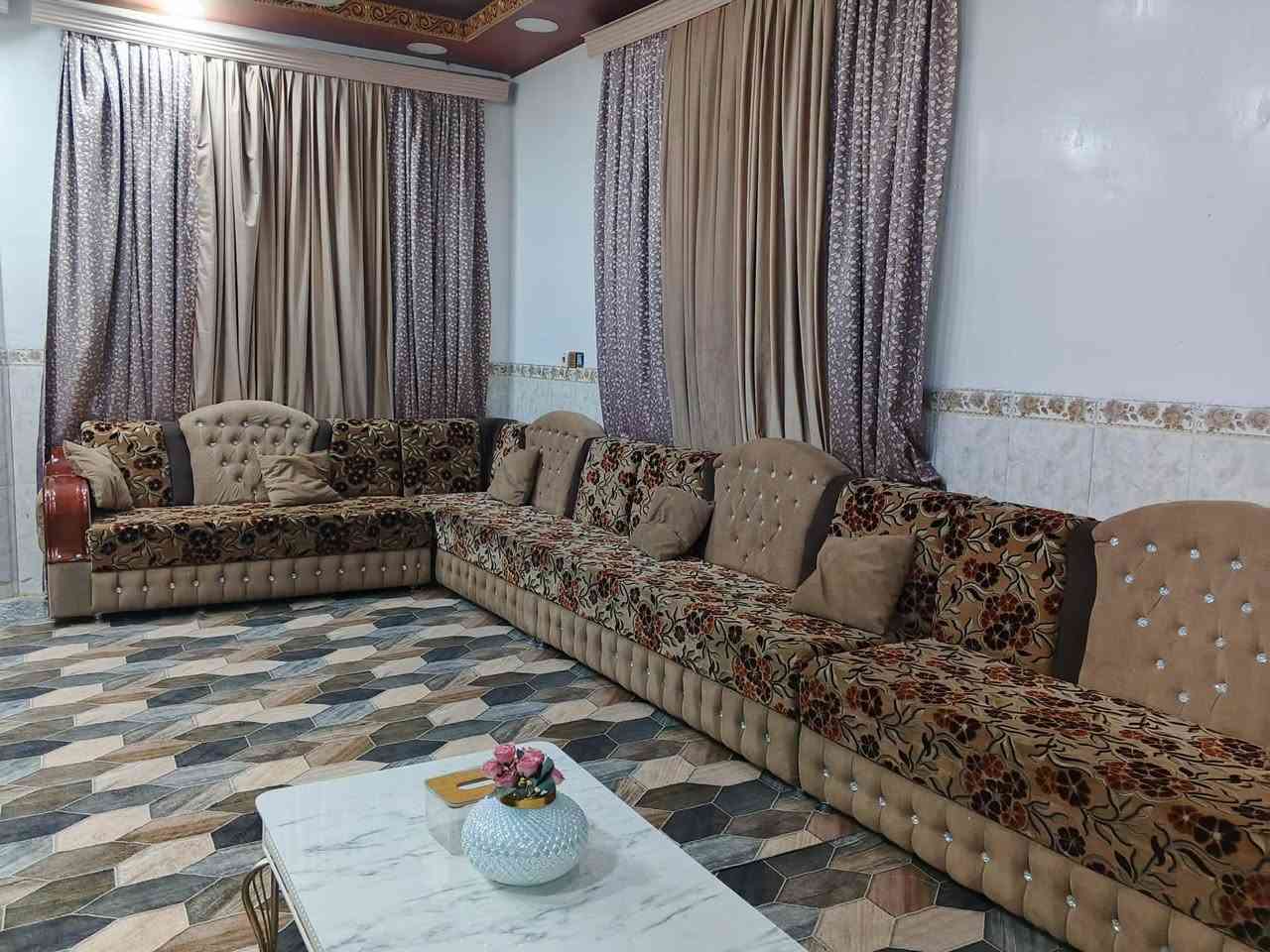 ديوان تزكام درجة أولى نظيف اخو الجديد ١٧ متر معمل ومعرض احمد السلطاني العنوان بابل الحمزة الغربي مجاور مكينة الثلج رقم الهاتف ***********
