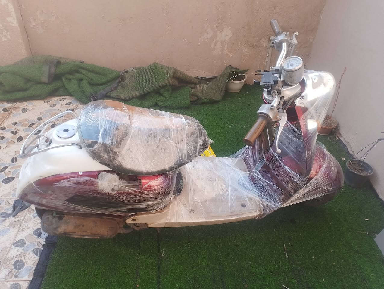 عبد الحليم كشر نظيف محرك مجفت جديد كامل  يحتاج فقط بطاريه
سعر 200 الف 
***********
