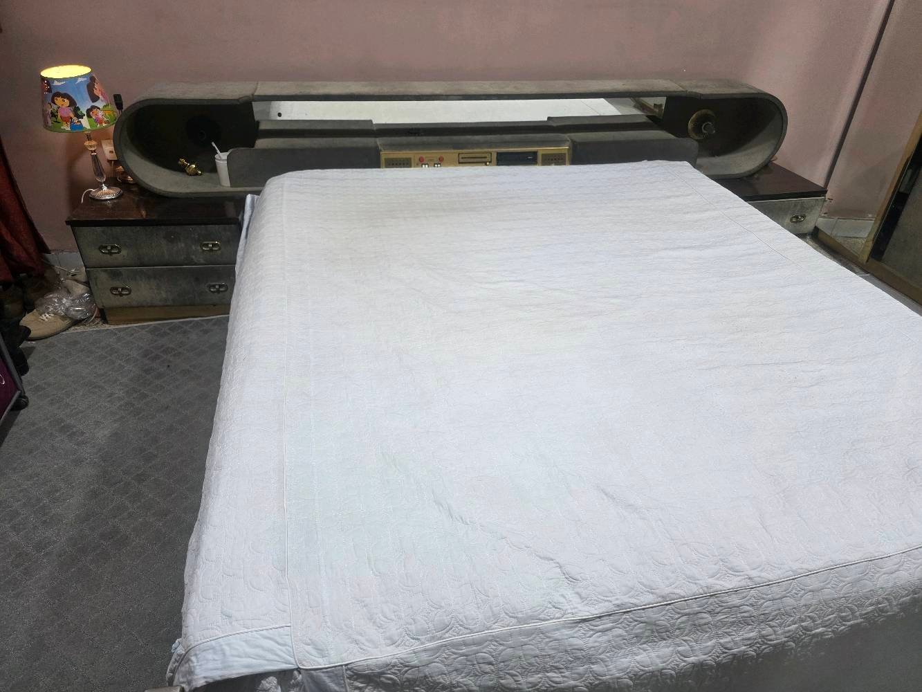 غرفة إيطالية أصلية السعر 200 الف 
مكاني السيدية / حي الاعلام 