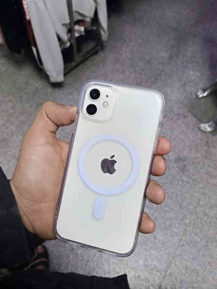 ايفون 11 ذاكره 128 فيس إيدي شغال بطاريه 79كله بلاد ولوك مبدل شاشه اصليه من ابل
سعر 200 ألف وبيها مجال بسيط 

***********
