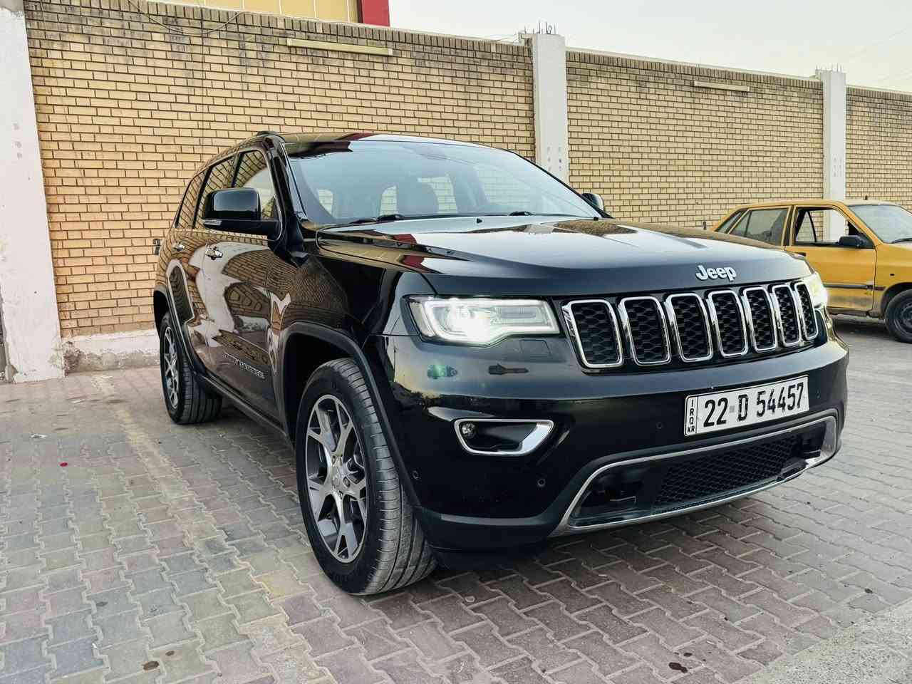 السلام عليكم 
جيب 2019 لمتدد 
- وكاله هارلم خليجي 
- ⁠ماشيه 50الف KM 
- ⁠مكفوله كفاله عامه لاصبغ لا بارد بيها بس اثر طلقه ومنافذه شي بسيط بلتكمه موضح بلصور 
- ⁠موصفات لمتدد 
- ⁠بنوراما وكشنات خزن فول 
- ⁠تخم تاير جديد. 
- ⁠سياره بدون اي. نقص كلش جديده 
- ⁠السعر. 245 $ بيها مجال بسيط. 
- ⁠عنوان جميله شارع خير الله 
- ⁠***********

-
