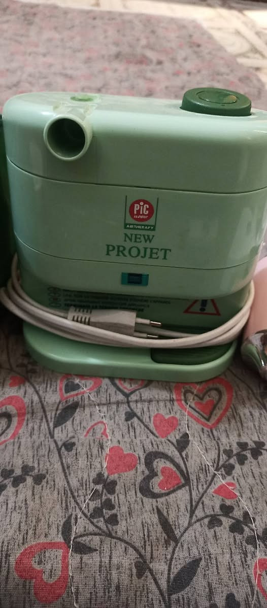 يستخدم هذا الجهاز التكنولوجيا فوق الصوتية (Ultrasonic) لتحويل الدواء السائل إلى رذاذ خفيف يمكن استنشاقه لعلاج مشاكل الجهاز التنفسي مثل الربو وحساسية الصدر.


**إذا كنت صاحب هذا الإعلان وتريد حذفه لأي سبب، رجاءا أرسل رسالة إلى الدعم الفني**