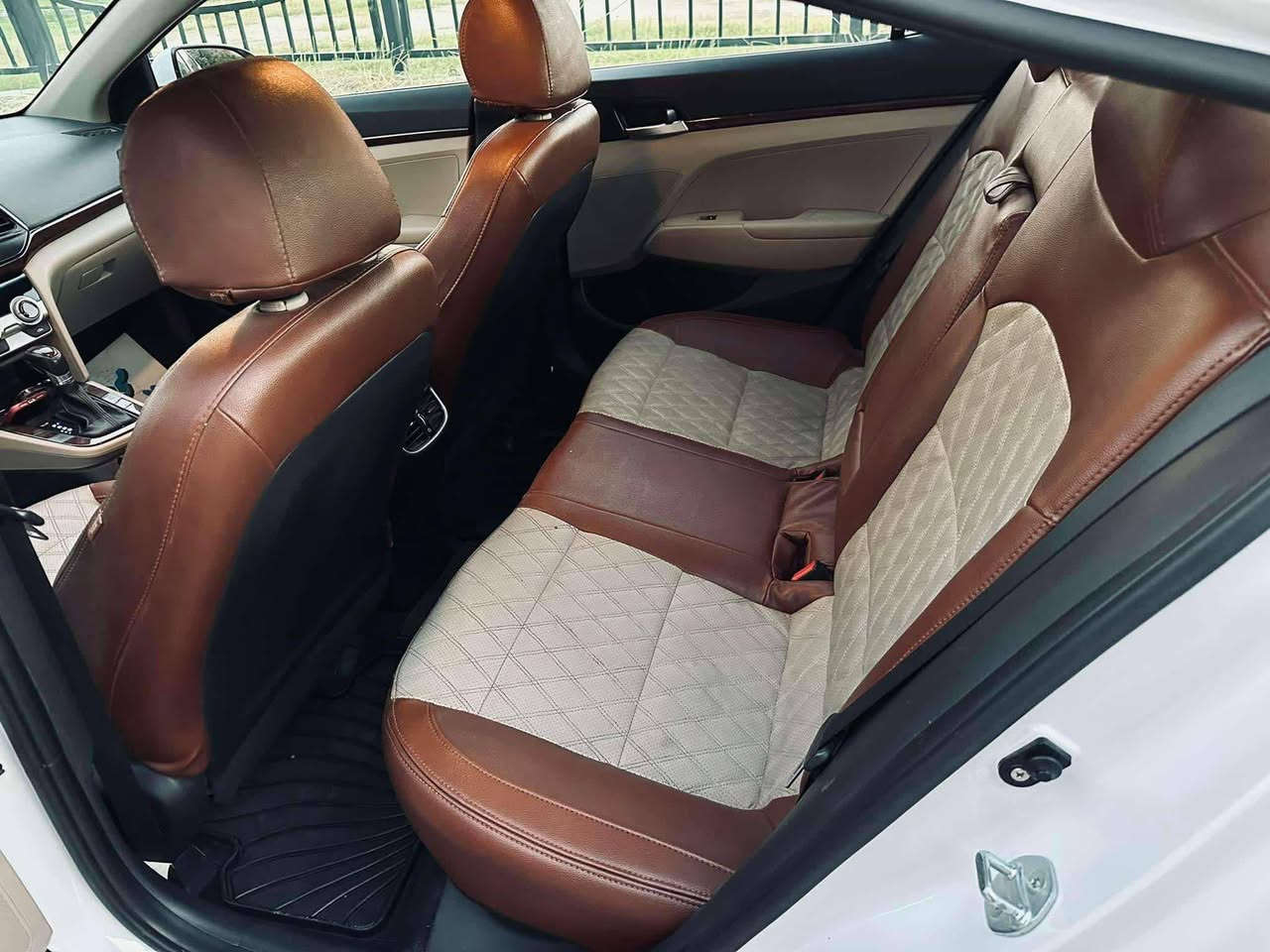 السلام عليكم
النترا ٢٠٢٠ خليجي رقم بغداد الجديد

مكفوله كفاله عامه من الضربه والتبديل 

مواصفات حساسات أمامي خلفي 

كامره خلفي 

مري شفط 

يدات نيكل 

بصمه بيبان 

بصمه جنطه 

حساس جنطه 

شاشه 

بصمه 
لايت زنون
تبريد ثلج

بيها فقط دواسه صبغ واكع شويه من وره هوز الغسل 

سياره وضع الشركه مكينه وكير كفاله 

السياره بأسمي 

للاستفسار *********** مكاني بابل حله
