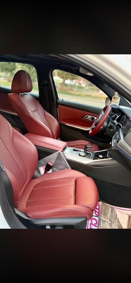 السلام عليكم للبيع BMW 330i M Package 2022 
داخل احمر فول مواصفات 1/1 ام بكج بلادية 

داخل احمر 
محرك 2.0 تون تيربو 
مضللة بالسنوية 

بصمة 
انارة ديناميك تفاعليه 
صندوك بالرجل 
دركة M 
رادار امامي رادار خلفي رادار جانبي 
حساس امامي خلفي 
كامرة دوارة 
انارة متغيرة 
كشنات كهرباء 
تدفئة ستيرن ومقاعد 
ماشية 39 الف 
بدون اي نقص جاهزة وجديدة جدا 
رقم اربيل باسمي سنوية وهزة جديد عنواني بغداد 
رايدة 248 ورقه ومجاله بسيط جداً ***********
