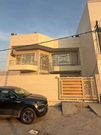 بيت للبيع في منطقة الدوره الثامنه مساحة 200م يحتوي كراج+ حمام خارجي+ م...
