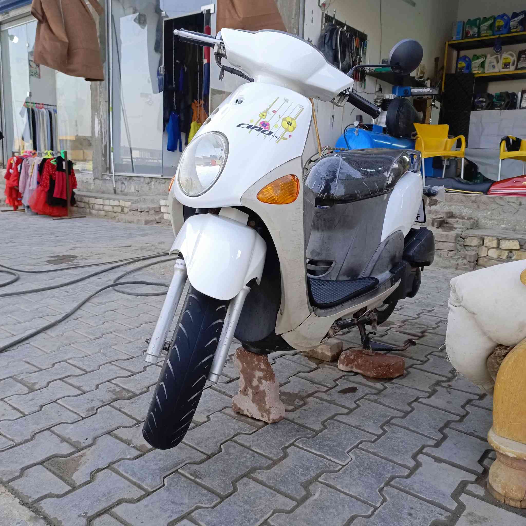 سلام عليكم فله للبيع مكفوله عامه نضيفه وبيه كفلت لبيض جماليه وبيه لصليات لمكان كوت داموك وهذه رقمي للستفسار ‏‪***********‬‏
