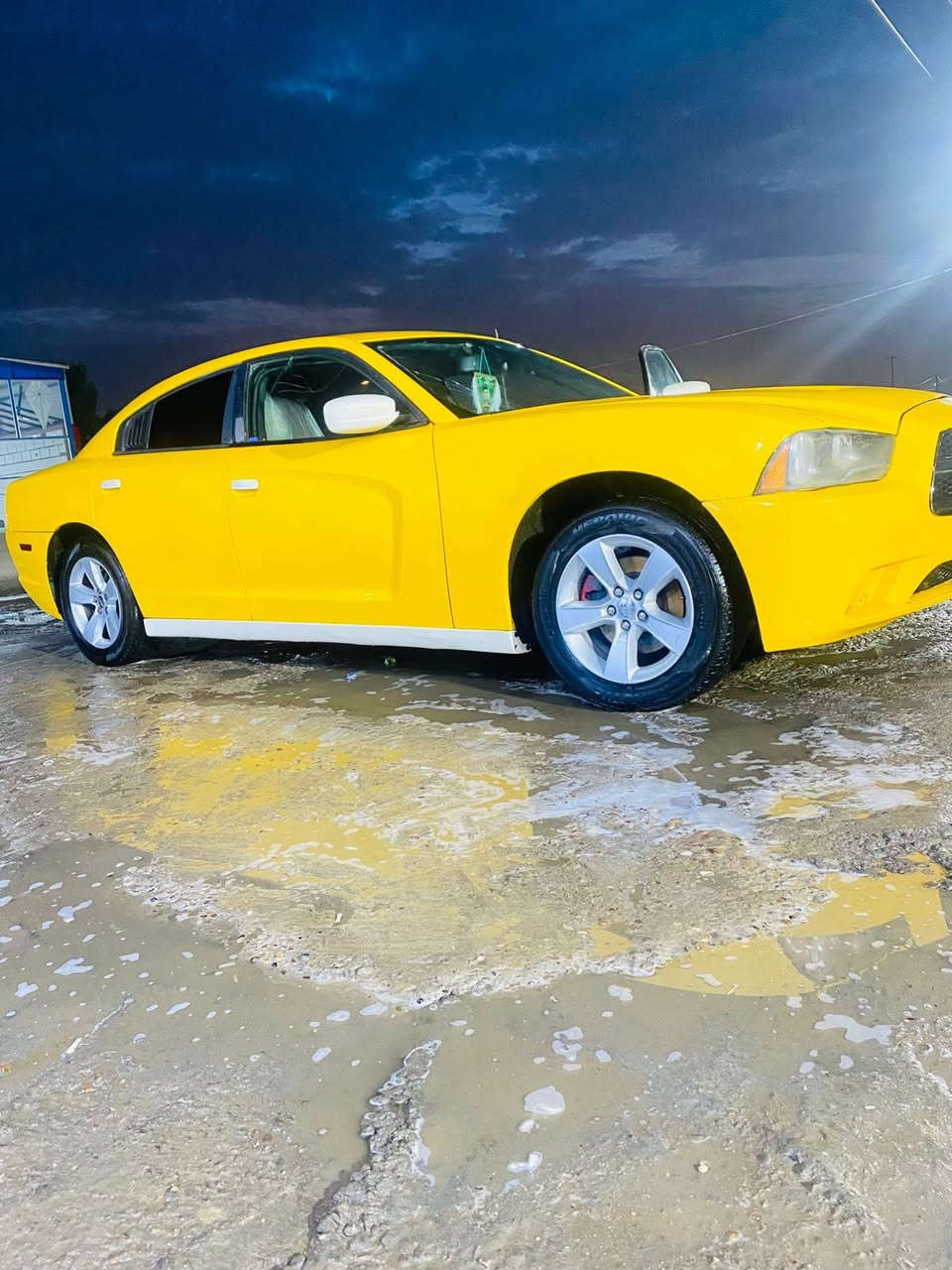 سلام عليكم ورحمة الله وبركاته جارجر موديل 12 رقم صدامي عليهه هيئه وغرامات وبيهه كصه قماره السياره اصولي اصولي
وحداديه حيل تعبانه للتاكيد 
للمراوس فقط 
وذا الانتراء افانتي عادي 
رقمي ***********
