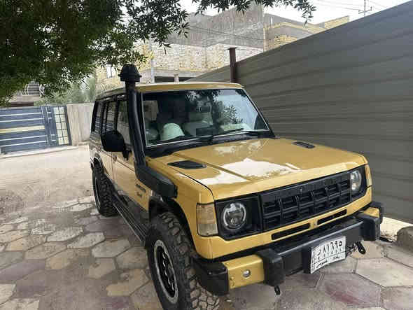 السلام عليكم 
كالوبر موديل 93 للبيع محرك 2500 ففتي 
جام كهرباء سنتر لوك شاشه وكاميرا رقم بغداد
عليها تايرات جبلي وتخم ويل همر معروف سعره
دوشمه كامله ارضيه وتنته وكشنات
السياره مصبوغه عام للجماليه صبغ درجه اولى شذره 
رقم بغداد  
المكان واسط قضاء الحي
السعر 55 وبيها مجال  
***********
