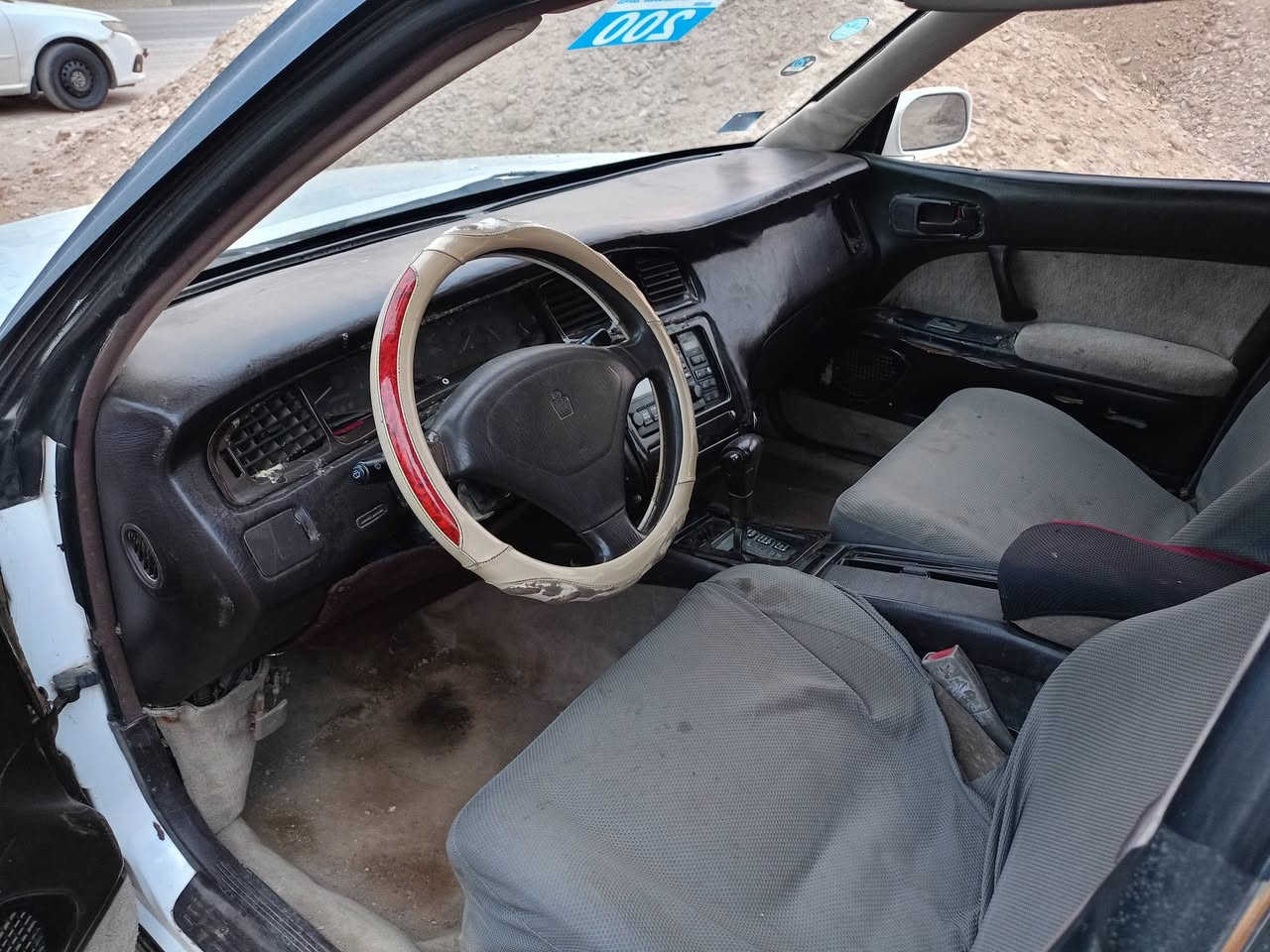 سلام عليكم بطه للبيع موديل 91 مكينة ثنين ونص بيه سنويا مجدده ل 27 مشروع وطني سيارة مكفوله من كص وضربه السعر 35 ورقة وبيها مجال العنوان واسط العزيزية مكلف بالنشر  باقي التفاصيل ع رقم الهاتف ***********
