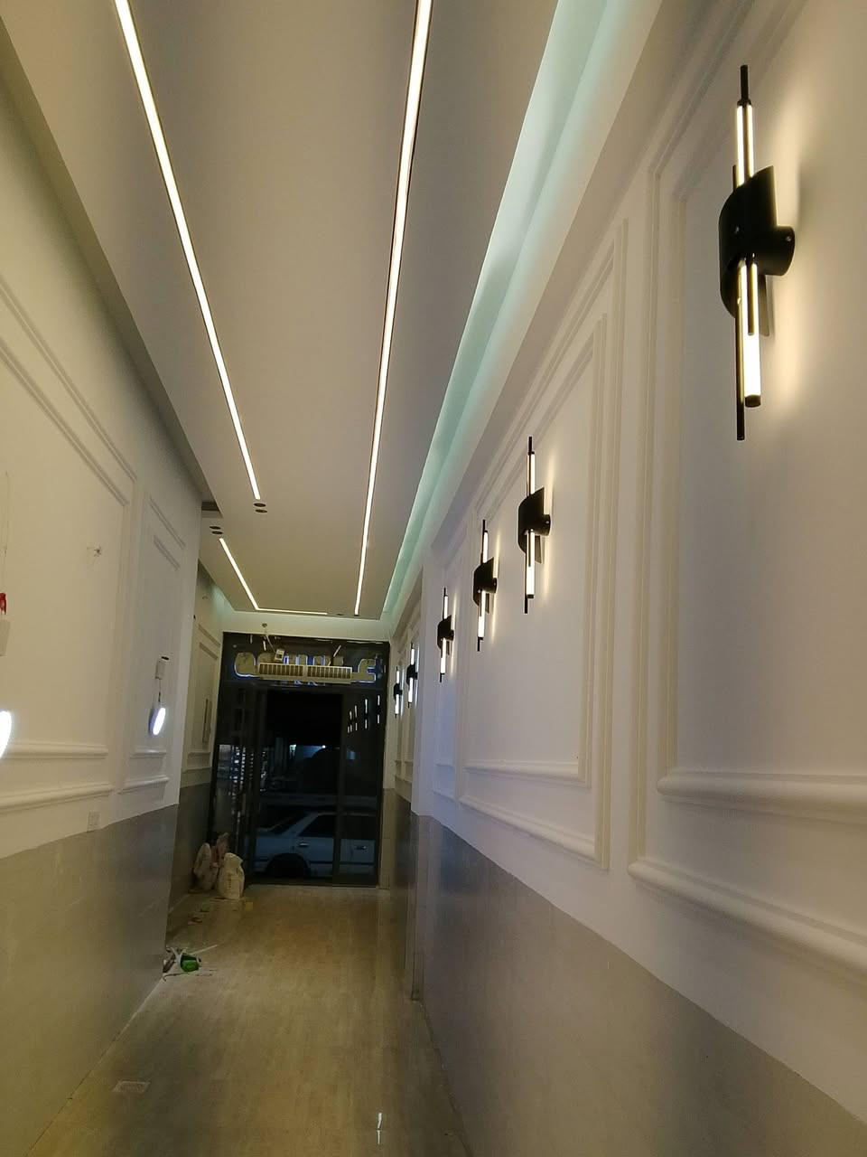 أنسب الاسعار..
عمل وتصميم كافة الديكورات الجبسيه والبديل رخام وبديل الخشب 
1_ سعر المتر طول ٣٠ الف يشمل تصليح وتثقيب وتسليك فقط

2_ سعر المتر الطولي ٣٥ الف يشمل تصليح وتثقيب وصبغ

3_سعر المتر طول ٤٥ يشمل الصبغ والكهربائيات كرستا وعمل

4_سقوف ثانوية+ اشرطة بلاستك 

5_سحبات لوحات

حسين الكلابي 
***********
