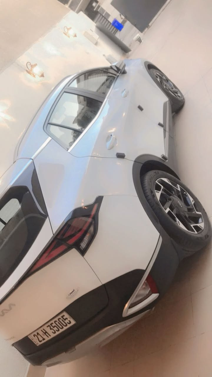 سلام عليكم سبورتج 2022  سياره نضيفه جداً جداً استعمال شخصي ماشيه 65السياره  خليجي كفاله عامه ماعده الي بل صوره شبرين بل باب الي خلف السايق رقم سليمانيه 
بسمي تحول مباشر السياره قطعتين تبريد بصمه كامرات خليفه رادرات امامي حساسات فول عده الفتحه صندوك كهرباء 
المكان بغداد التاجي 
رقم ***********
***********
السعر 210 وبيه مجال
