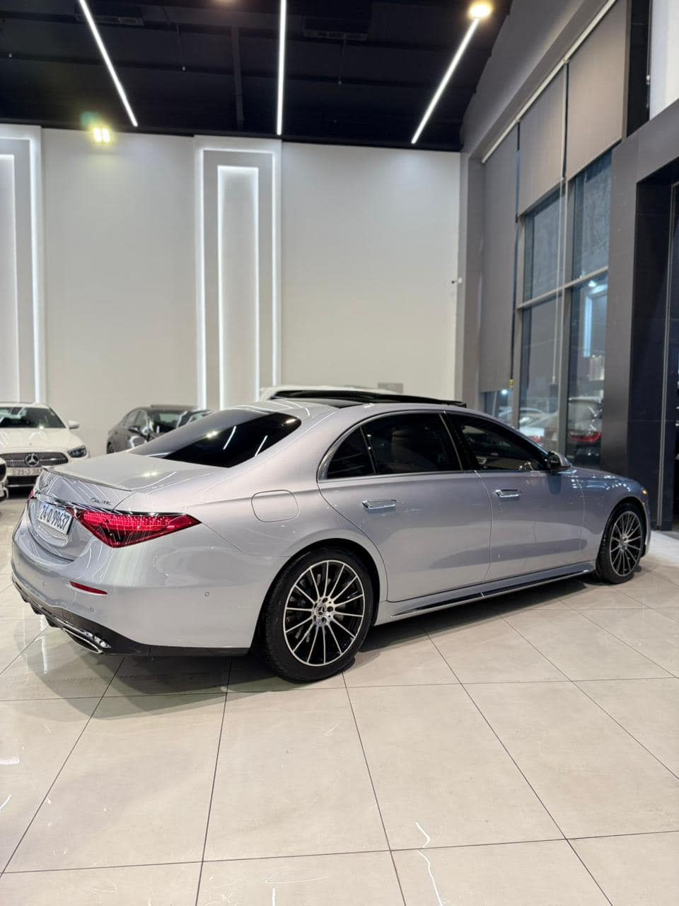 سلام عليكم 

‏‎‏                 Mercedes Benz _ S 500 
_____________
‏‎‏‎‏‎النووع : S 500
‏‎سنة الصنع : 2023
‏‎‏‎‏‎المسافة المقطوعة: mile  42,000
‏‎‏‎‏‎سلندر : V 8
‏‎السعر : 820$ ورقة 
*********
‏‎السيارة وارد امريكي سويجين ومكفولة من كلشي بدون صبغ بدون تعديل مواصفات بانوراما فول فول السيارة جديدة و مابيها اي نقص كلشي بشرط
____________
‏‎‏‎‏‎‏‎🌎 العنوان : اربيل ازادي المعرض الپينا  
‏
‏‎‏‎‏‎‏‎📱 للاستفسار يسعدنا تواصلكم معنا على الأرقام التالية
‏‎‏‎‏‎‏‎
***********
***********
***********
